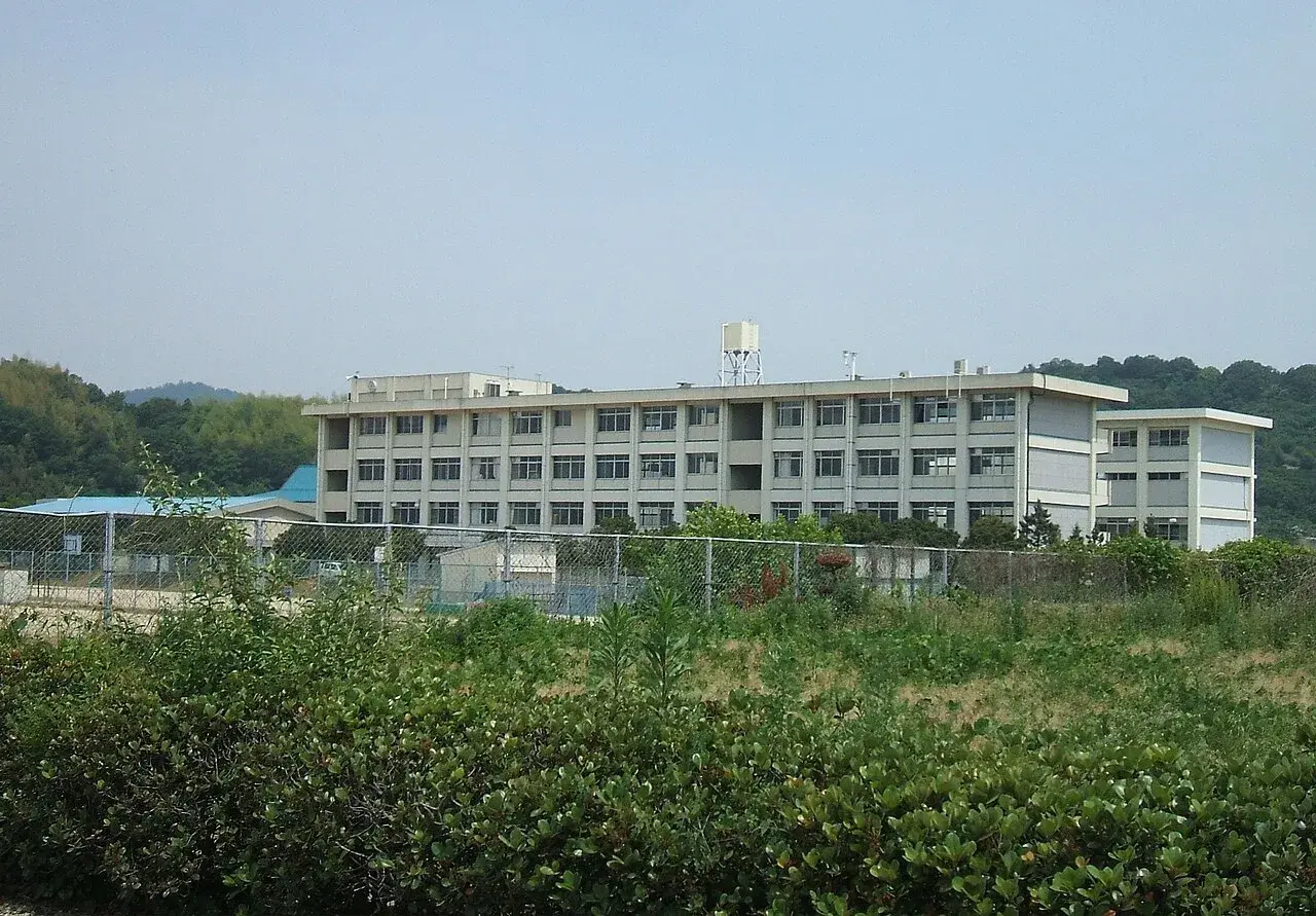 広島県立瀬戸田高等学校の校舎・学校敷地