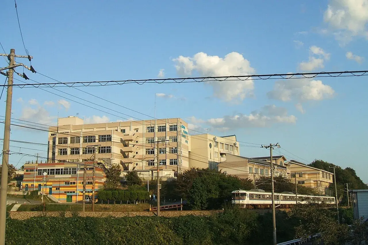 銀河学院高等学校の校舎・学校敷地