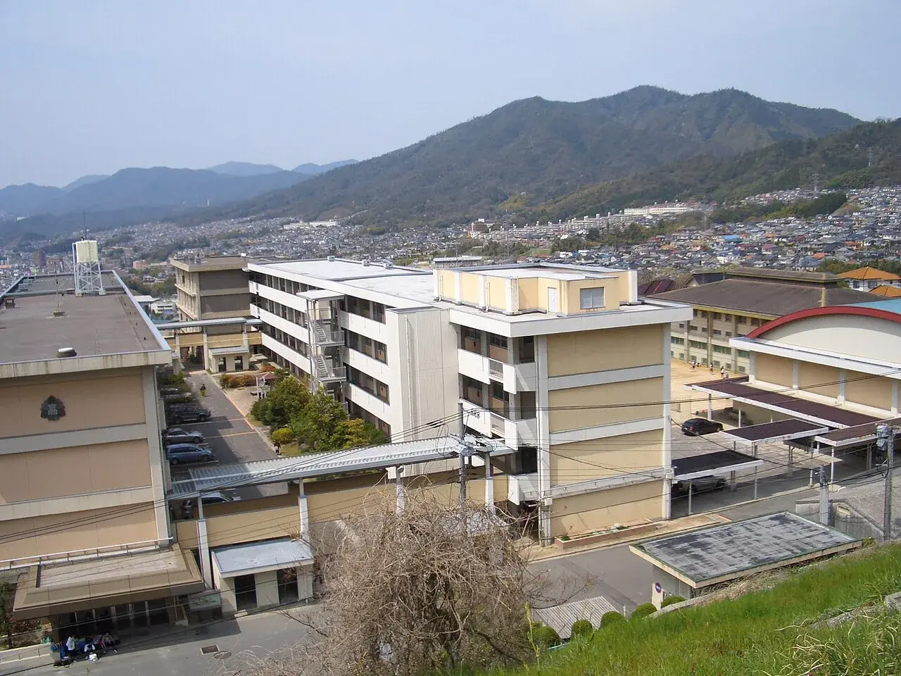 広島県立安古市高等学校の校舎・学校敷地