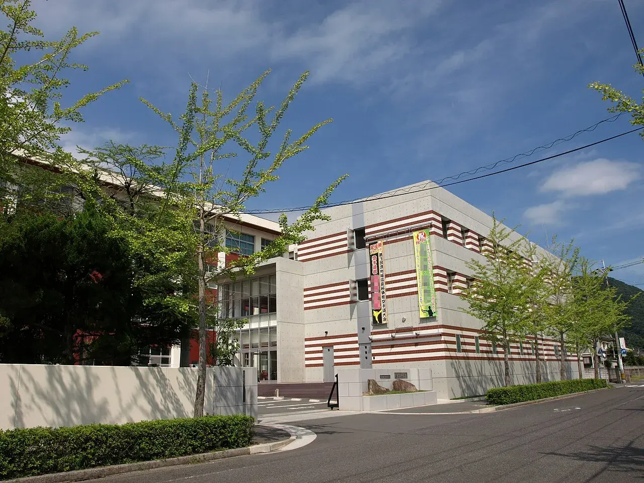 呉港高等学校の校舎・学校敷地