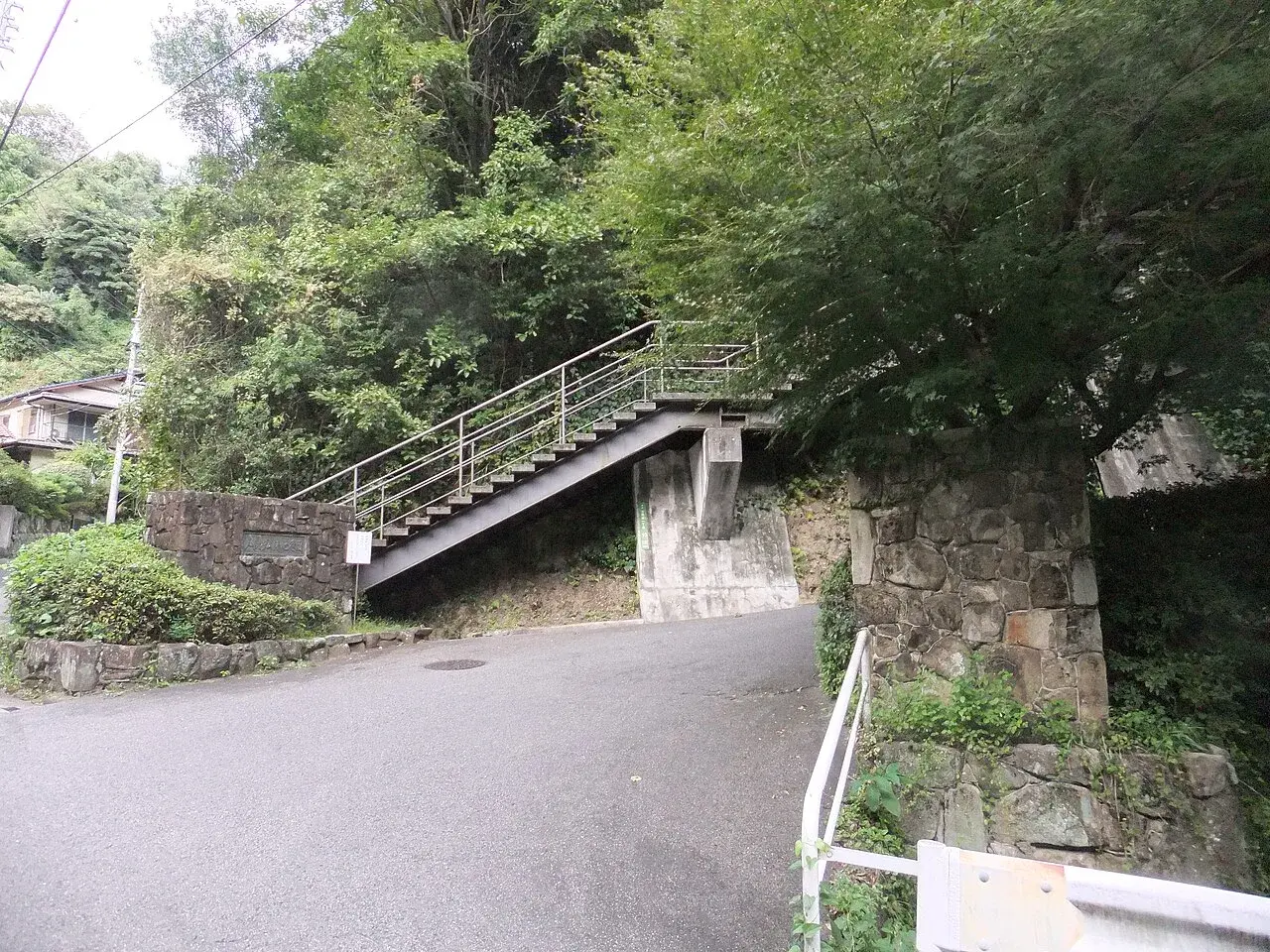 ノートルダム清心高等学校の校舎・学校敷地