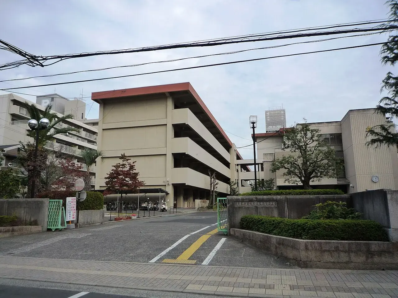 広島県立広島国泰寺高等学校の校舎・学校敷地