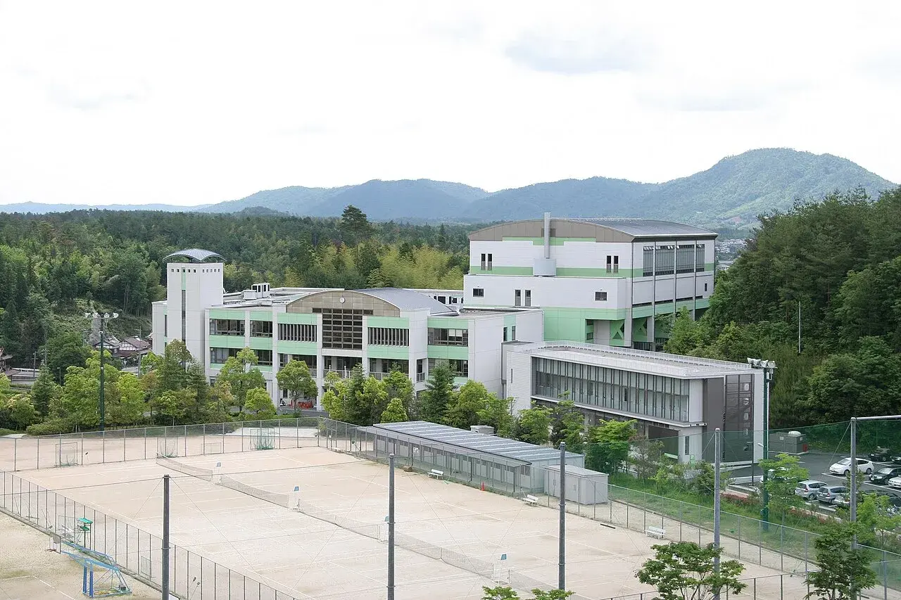 近畿大学附属広島高等学校東広島校の校舎・学校敷地