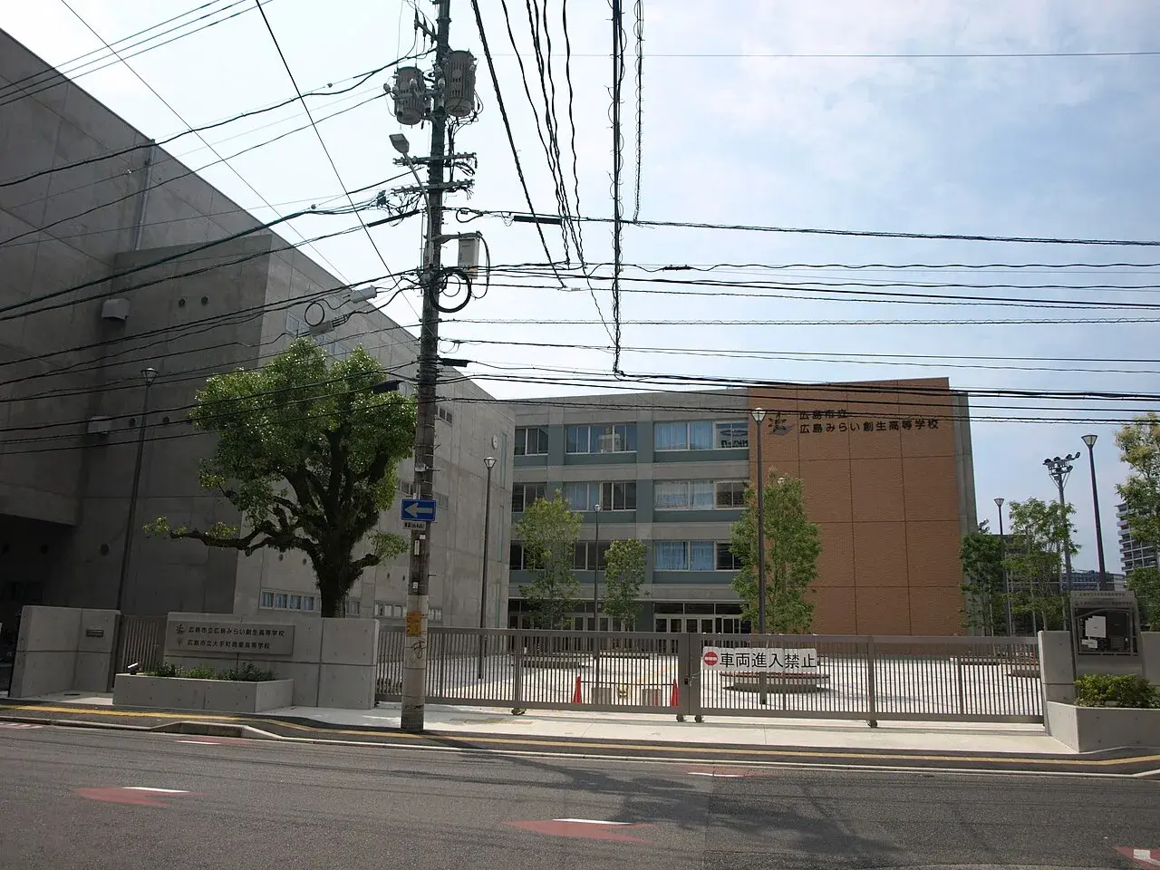 広島市立広島みらい創生高等学校の校舎・学校敷地