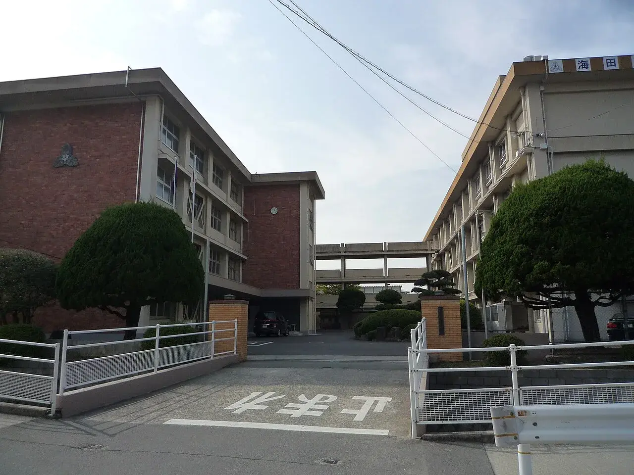 広島県立海田高等学校の校舎・学校敷地