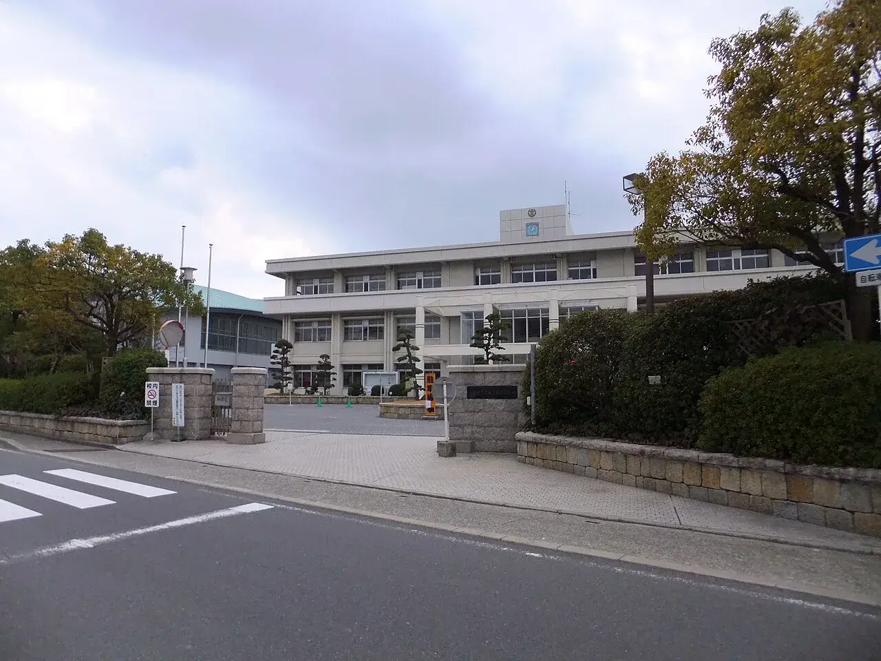 広島市立広島工業高等学校の校舎・学校敷地