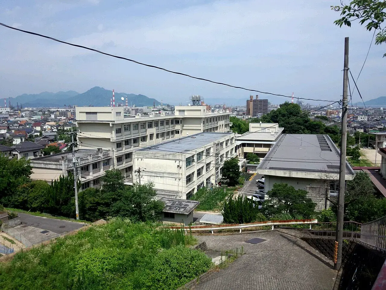 広島県立大竹高等学校の校舎・学校敷地