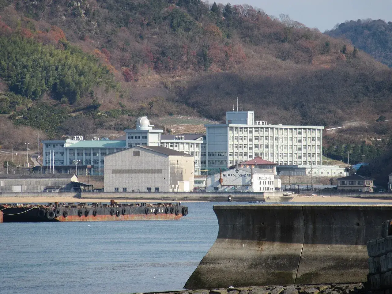 広島県立因島高等学校の校舎・学校敷地