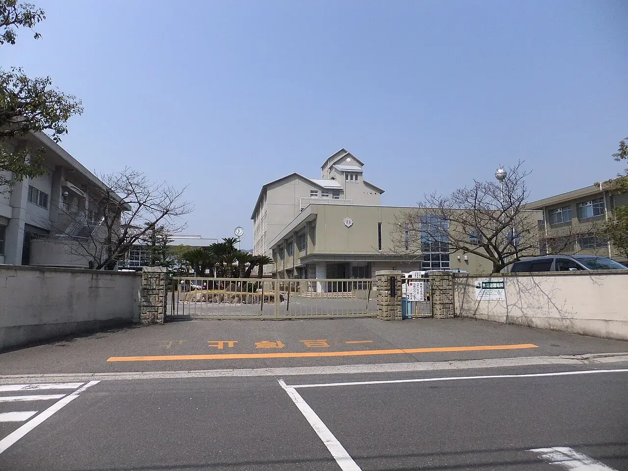広島県立広島観音高等学校の校舎・学校敷地