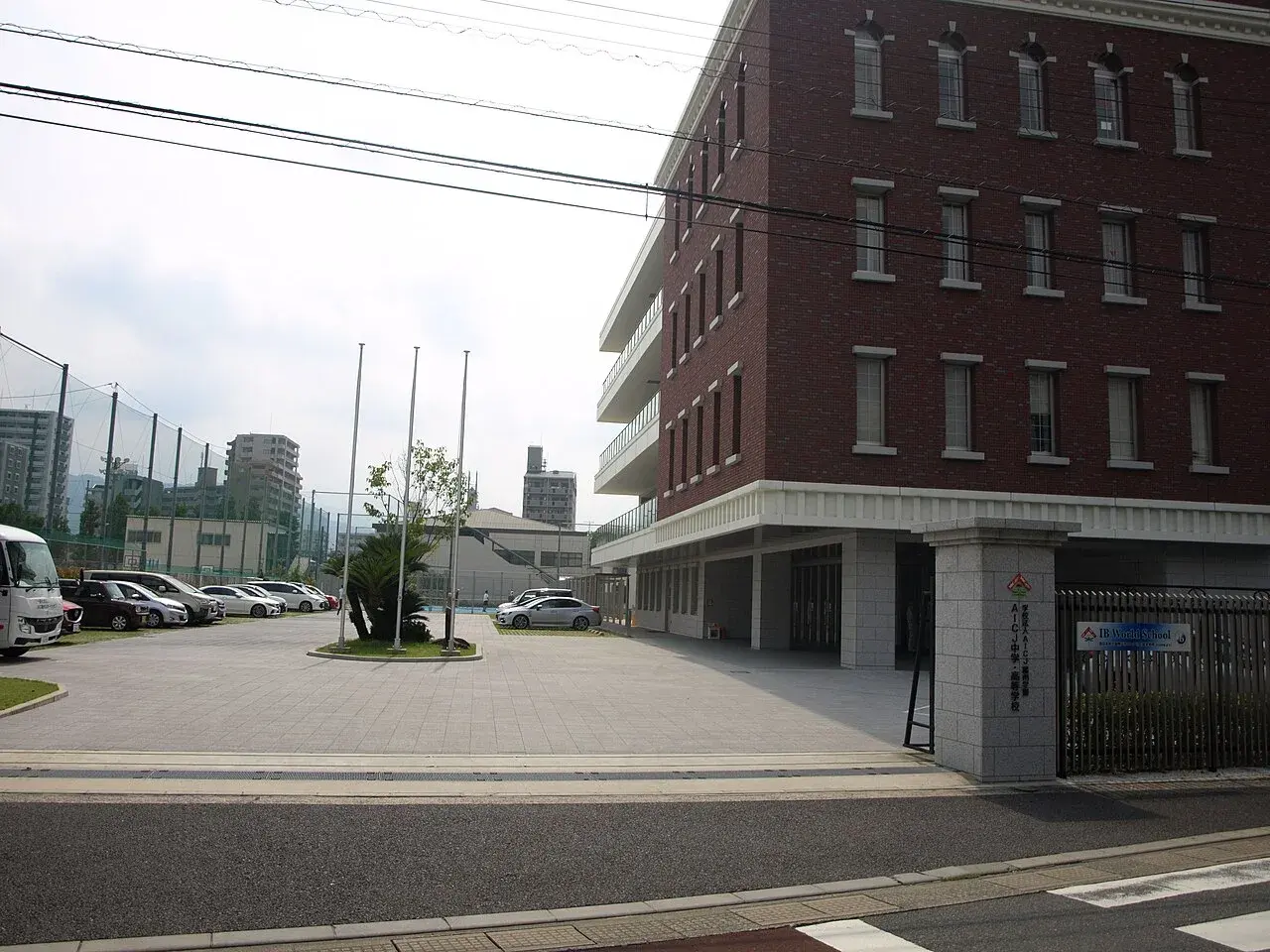 AICJ高等学校の校舎・学校敷地