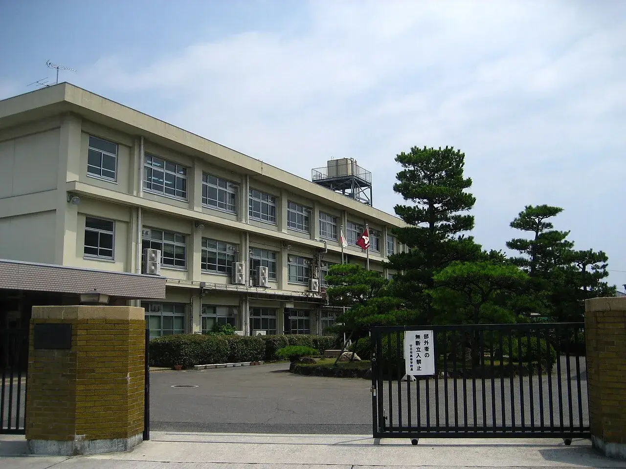 広島県立廿日市高等学校の校舎・学校敷地