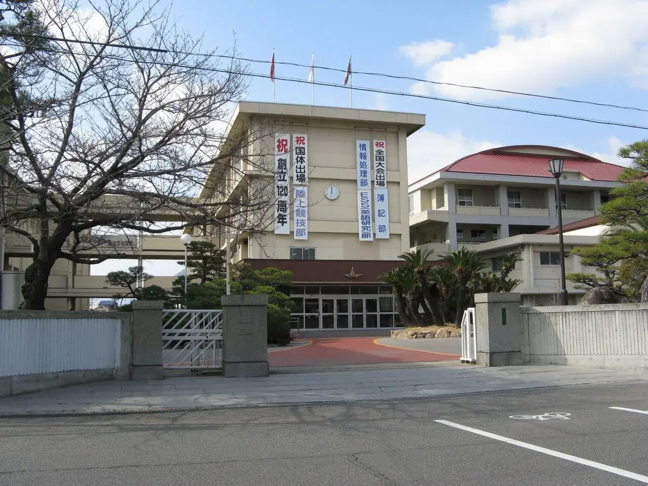 広島県立尾道商業高等学校の校舎・学校敷地