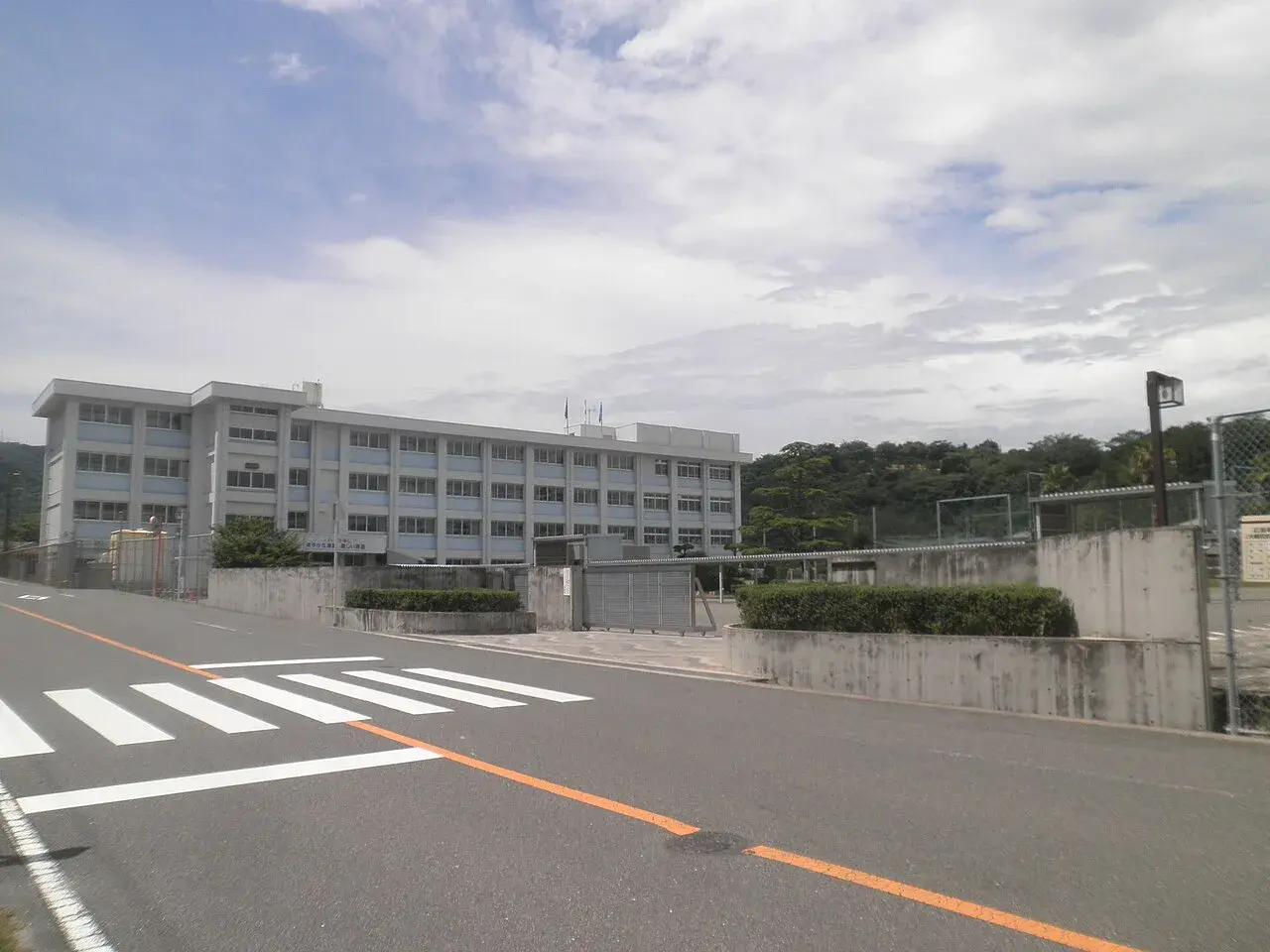 広島県立大崎海星高等学校の校舎・学校敷地